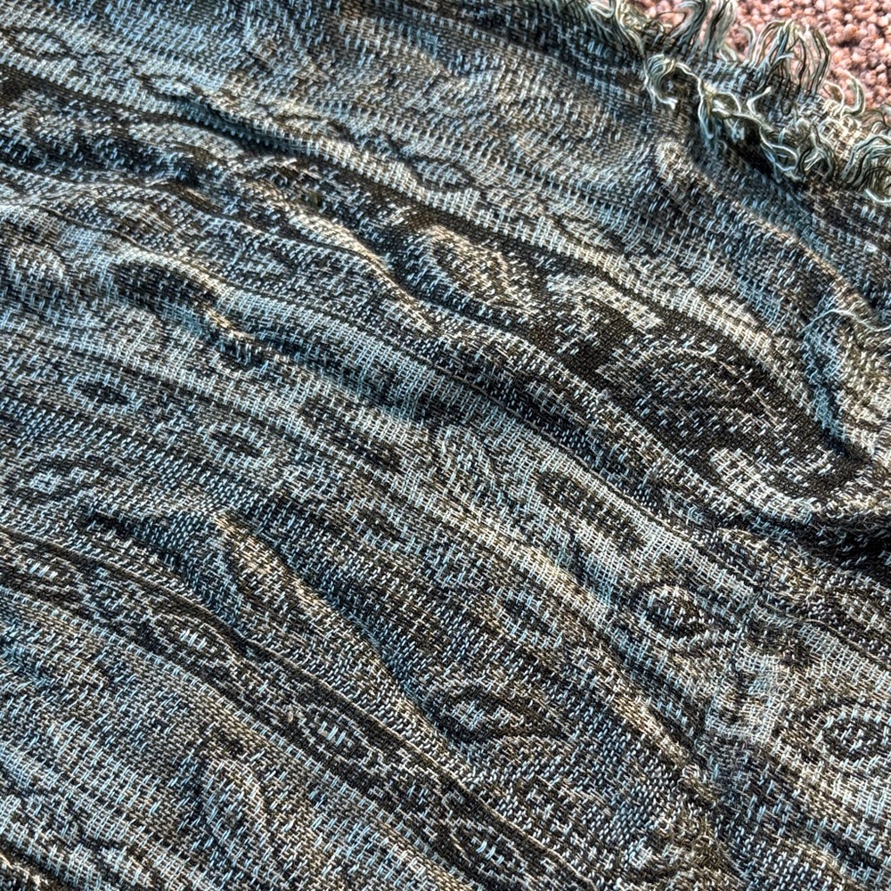 Patterned Gray and Black Scarf